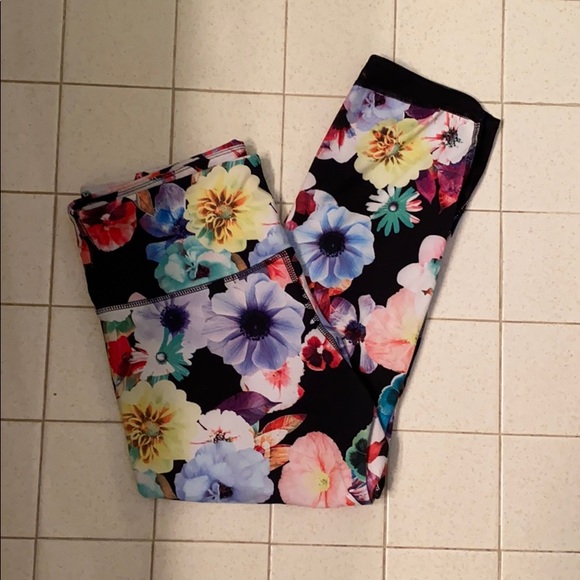 Old Navy Pants - NWOT ON Active leggings